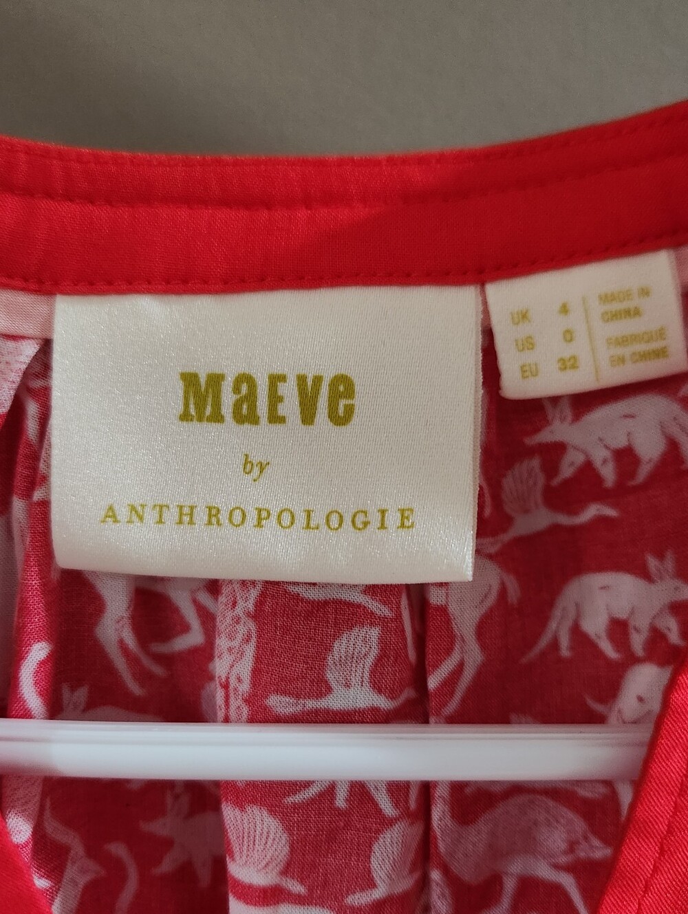 Maeve Anthropologie Top Women 4 Red Safari Zoo Animal Print Lion Giraffe Meerkat - Picture 2 of 4